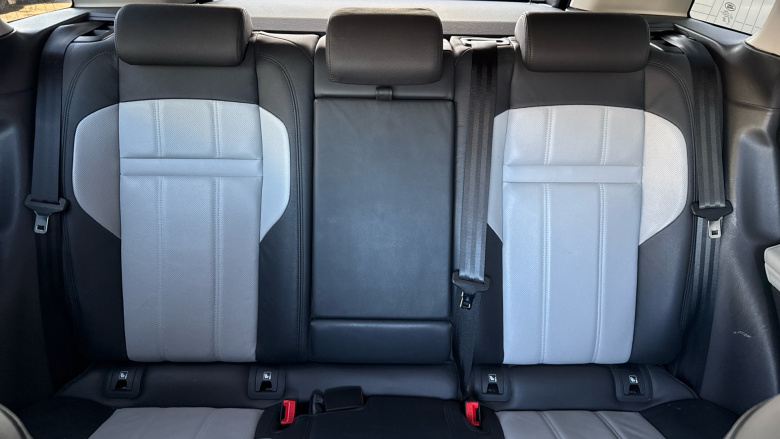 Land Rover Range Rover Evoque 1.5 P300e R-Dynamic SE 5dr Auto Hatchback